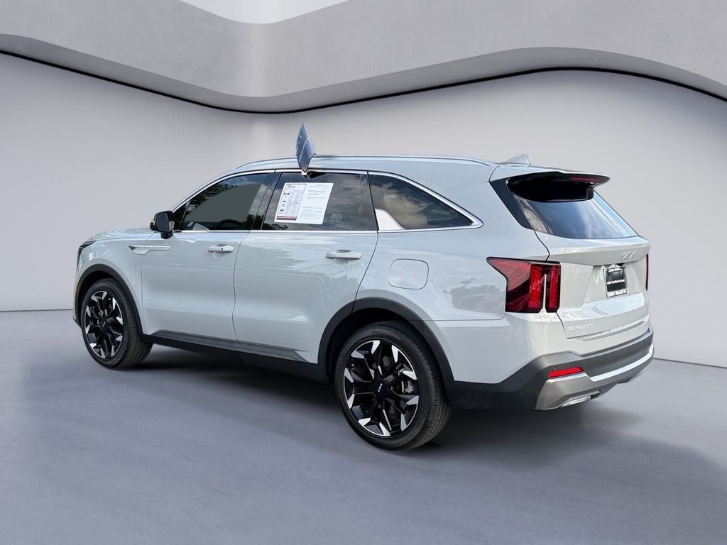 2025 Kia Sorento — rear three-quarter view