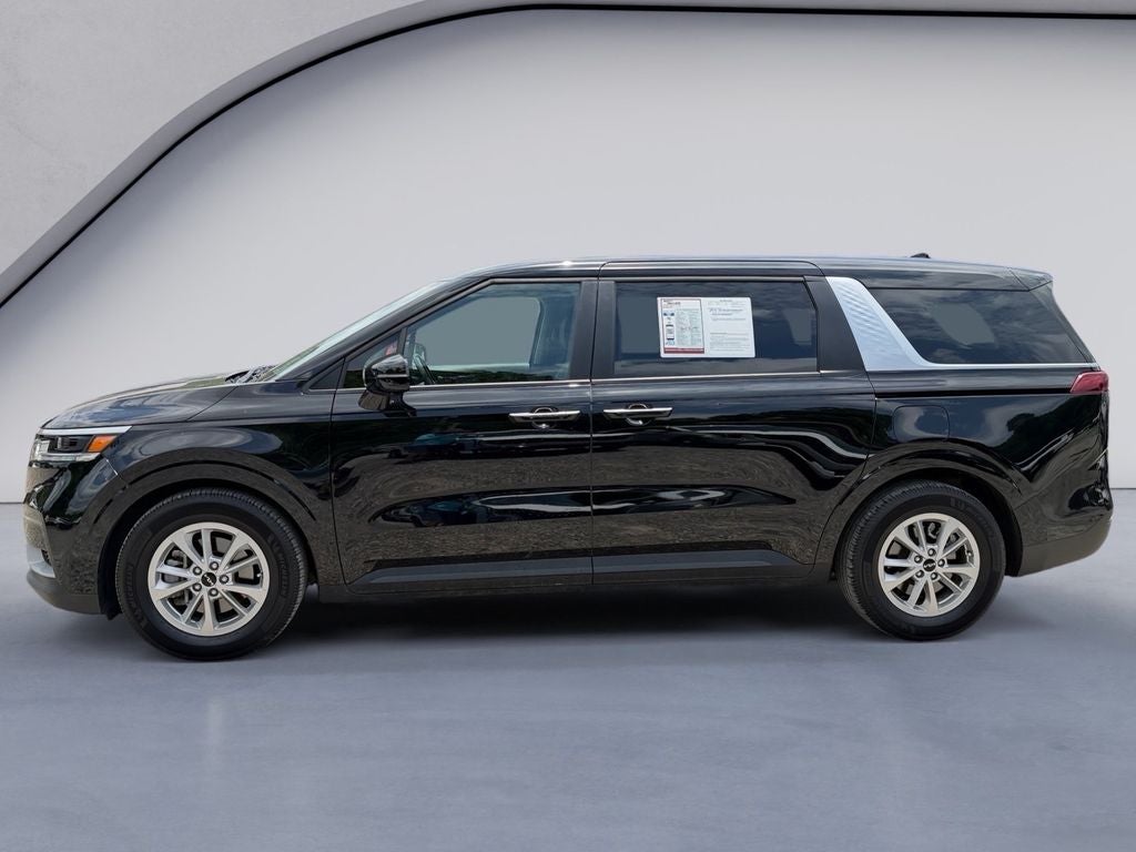 2022 Kia Carnival — side profile view